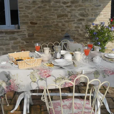 La Pace מלון Belforte allʼIsauro