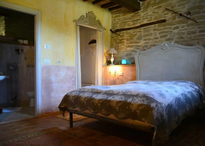 La Pace Hotel Belforte allʼIsauro